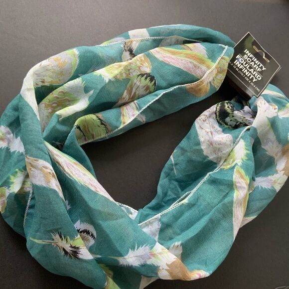 Feather pattern infinity scarf  - Picture 2 of 6